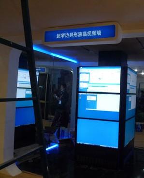 三星高清無縫液晶拼接墻亮相Infocomm 09,多媒體信息發(fā)布,信息發(fā)布系統(tǒng),數(shù)字標牌,Digital Signage 三星高清無縫液晶拼接墻亮相Infocomm 09,多媒體信息發(fā)布,信息發(fā)布系統(tǒng),數(shù)字標牌,Digital Signage