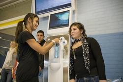 荷蘭數(shù)百所學校安裝數(shù)字標牌多媒體飲水機,信息顯示系統(tǒng),多媒體信息發(fā)布系統(tǒng),數(shù)字標牌,數(shù)字告示,digital signage