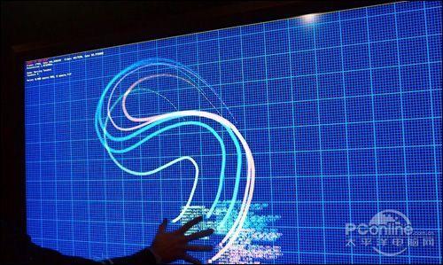 iPhone羞愧!82寸全球最大多點觸控屏亮相 ,推進戶外廣告行業(yè)變革 還看數(shù)字標牌,聯(lián)網(wǎng)數(shù)字告示系統(tǒng),數(shù)字標牌,數(shù)字告示,信息顯示系統(tǒng),digital signage