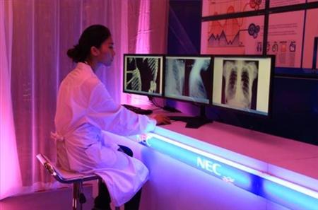 適用不同行業(yè) NEC世爵多屏拼接hole住全場,多媒體信息發(fā)布系統(tǒng),數(shù)字告示,數(shù)字標牌,digital signage