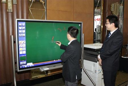 夏普70吋專業(yè)液晶觸摸屏新品中國(guó)發(fā)布,多媒體信息發(fā)布系統(tǒng),數(shù)字告示,數(shù)字標(biāo)牌,digital signage 夏普70吋專業(yè)液晶觸摸屏新品中國(guó)發(fā)布,多媒體信息發(fā)布系統(tǒng),數(shù)字告示,數(shù)字標(biāo)牌,digital signage