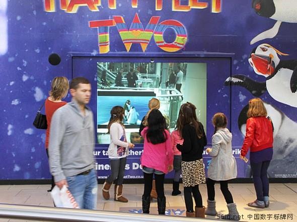 零售商場(chǎng)成戶(hù)外數(shù)字廣告戰(zhàn)略實(shí)施的絕佳地點(diǎn),多媒體信息發(fā)布系統(tǒng),數(shù)字告示,數(shù)字標(biāo)牌,digital signage