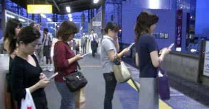 智能型手機(jī)讓?xiě)敉怆娮悠练θ藛?wèn)津?多媒體信息發(fā)布系統(tǒng),數(shù)字告示,數(shù)字標(biāo)牌,信息顯示系統(tǒng),digital signage