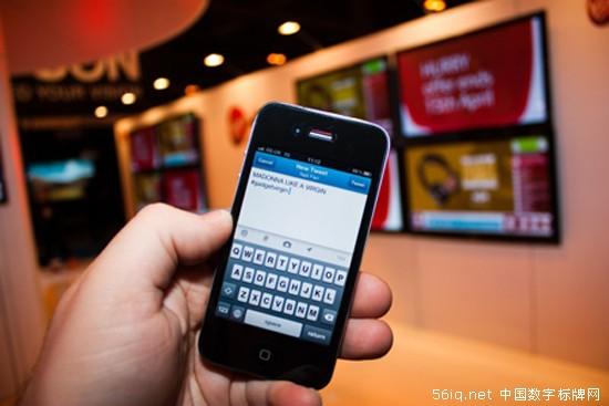 Gadget 現(xiàn)場秀鼓勵(lì)參加者與數(shù)字屏幕共舞,多媒體信息發(fā)布系統(tǒng),多媒體信息發(fā)布系統(tǒng),數(shù)字告示,數(shù)字標(biāo)牌,信息顯示系統(tǒng),digital signage