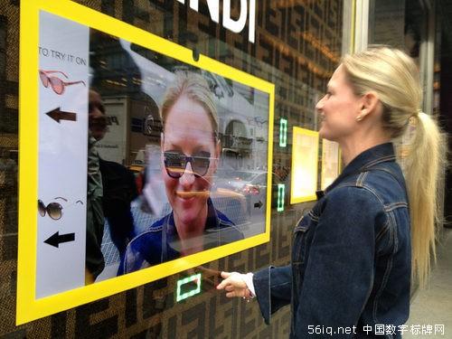 互動(dòng)數(shù)字標(biāo)牌虛擬櫥窗革新零售窗口購(gòu)物,多媒體信息發(fā)布系統(tǒng),數(shù)字告示,數(shù)字標(biāo)牌,信息顯示系統(tǒng),digital signage