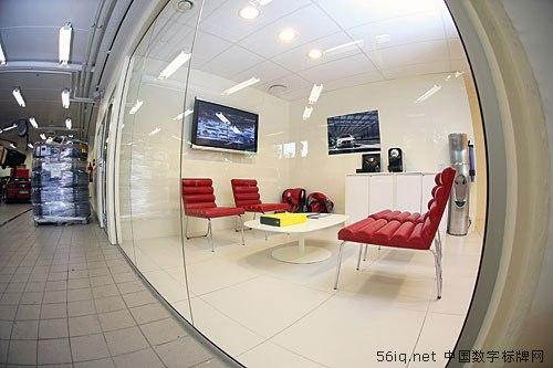 法拉利和瑪莎拉蒂經(jīng)銷商借數(shù)字標牌強化客戶體驗,多媒體信息發(fā)布系統(tǒng),聯(lián)網(wǎng)數(shù)字告示系統(tǒng),數(shù)字告示,數(shù)字標牌,信息顯示系統(tǒng),digital signage