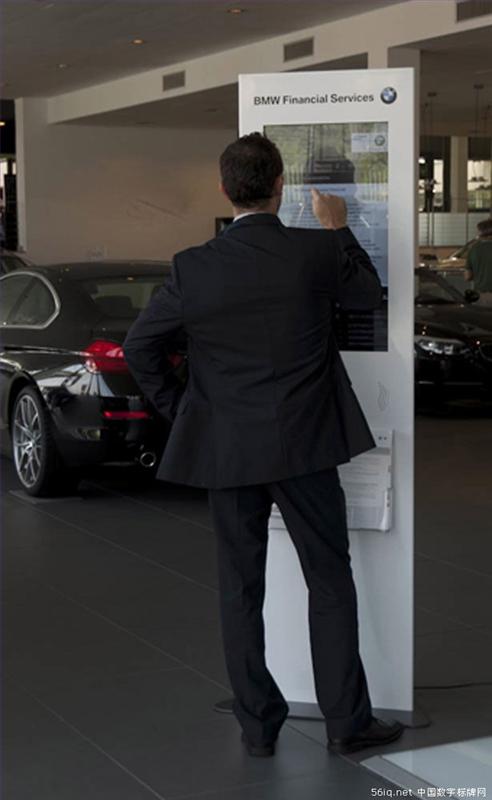 意大利寶馬汽車展廳部署交互式數(shù)字標(biāo)牌推動豪車銷售,信息顯示系統(tǒng),多媒體信息發(fā)布系統(tǒng),數(shù)字標(biāo)牌,digital signage 意大利寶馬汽車展廳部署交互式數(shù)字標(biāo)牌推動豪車銷售,信息顯示系統(tǒng),多媒體信息發(fā)布系統(tǒng),數(shù)字標(biāo)牌,digital signage