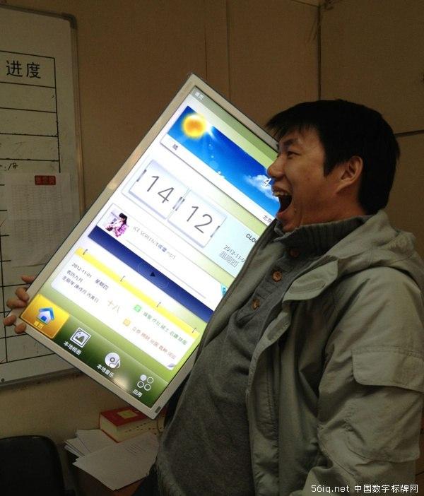 大屏幕大iPhone 牛人牛機(jī)牛創(chuàng)意,信息顯示系統(tǒng),多媒體信息發(fā)布系統(tǒng),數(shù)字標(biāo)牌,digital signage