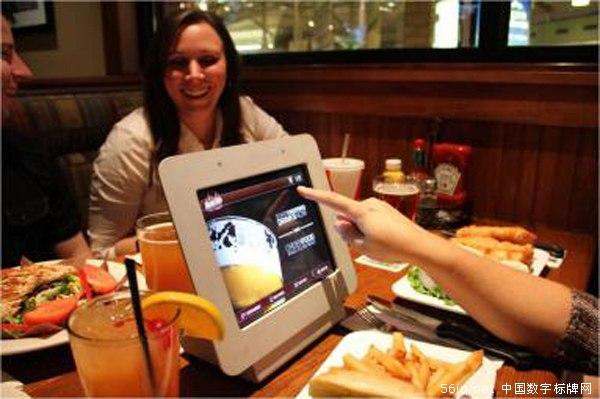 華盛頓某知名連鎖餐館推出iPad 數(shù)字點餐終端,信息顯示系統(tǒng),多媒體信息發(fā)布系統(tǒng),數(shù)字標牌,digital signage