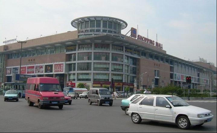 武漢徐東銷(xiāo)品茂大型購(gòu)物中心部署星際<a href='http://www.jsgfmy.com/webpage/tagsList.aspx?TagId=221'>互動(dòng)數(shù)字標(biāo)牌</a><a href='http://www.jsgfmy.com/webpage/tagsList.aspx?TagId=535'>液晶廣告機(jī)</a>,信息顯示系統(tǒng),多媒體信息發(fā)布系統(tǒng),數(shù)字標(biāo)牌,digital signage