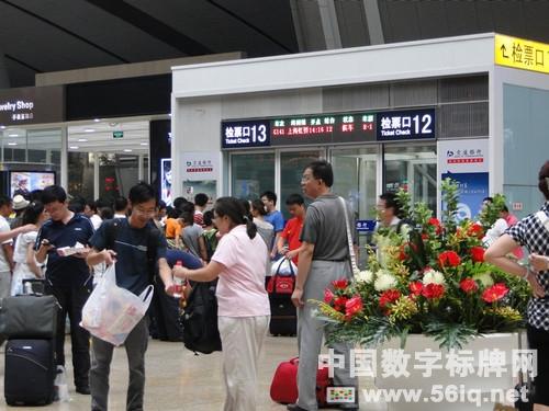 高鐵:體驗(yàn)新式數(shù)字化車(chē)站,信息顯示系統(tǒng),多媒體信息發(fā)布系統(tǒng),數(shù)字標(biāo)牌,數(shù)字告示,digital signage 高鐵:體驗(yàn)新式數(shù)字化車(chē)站,信息顯示系統(tǒng),多媒體信息發(fā)布系統(tǒng),數(shù)字標(biāo)牌,數(shù)字告示,digital signage