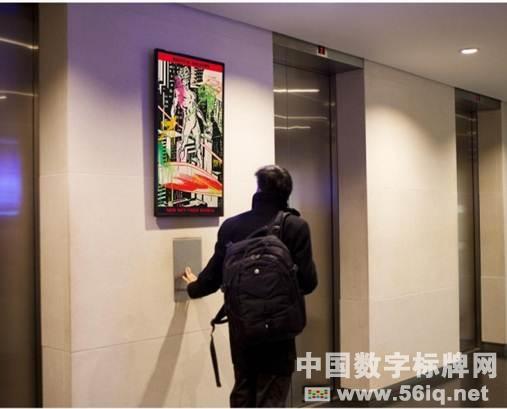 英國(guó)薩奇畫(huà)廊借數(shù)字標(biāo)牌將藝術(shù)氣息吹向倫敦全城,信息顯示系統(tǒng),多媒體信息發(fā)布系統(tǒng),數(shù)字標(biāo)牌,數(shù)字告示，digital signage