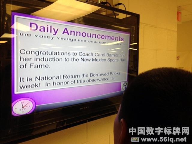 　　美國曼薩諾高中使用數(shù)字標(biāo)牌與學(xué)生進(jìn)行交流,信息顯示系統(tǒng),多媒體信息發(fā)布系統(tǒng),數(shù)字標(biāo)牌,數(shù)字告示，digital signage