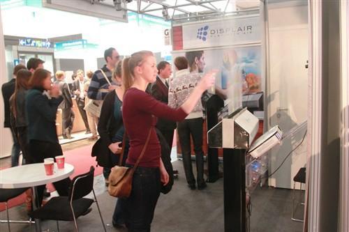 水能做顯示屏:Displair展示水霧屏幕,信息顯示系統(tǒng),多媒體信息發(fā)布系統(tǒng),數(shù)字標(biāo)牌,數(shù)字告示,digital signage 水能做<a href='http://www.jsgfmy.com/webpage/tagsList.aspx?TagId=367'>顯示屏</a>:Displair展示水霧屏幕,信息顯示系統(tǒng),多媒體信息發(fā)布系統(tǒng),數(shù)字標(biāo)牌,數(shù)字告示,digital signage