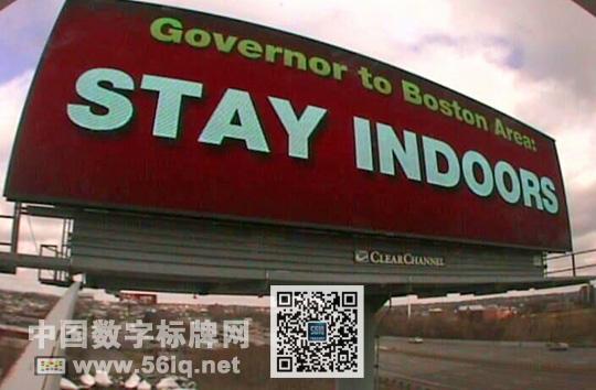 美國(guó)警方借數(shù)字標(biāo)牌直播波士頓轟炸搜捕進(jìn)展,信息顯示系統(tǒng),多媒體信息發(fā)布系統(tǒng),數(shù)字標(biāo)牌,數(shù)字告示，digital signage