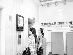 新<a href='http://www.jsgfmy.com/webpage/tagsList.aspx?TagId=371'>媒體</a>營銷時(shí)代悄然來臨 微博與微信博得先機(jī),信息顯示系統(tǒng),多媒體信息發(fā)布系統(tǒng),數(shù)字標(biāo)牌,數(shù)字告示，digital signage