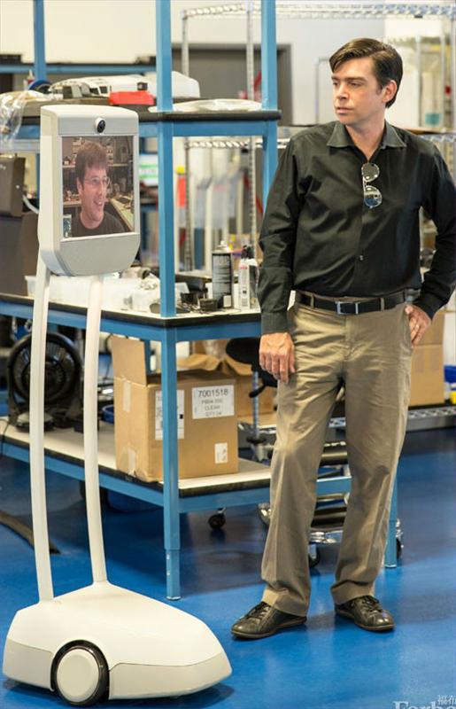 <a href='http://www.jsgfmy.com/webpage/tagsList.aspx?TagId=774'>遠程</a>呈現(xiàn)機器人：沒在現(xiàn)場的我可以隨時進會議室開會,信息顯示系統(tǒng),多媒體信息發(fā)布系統(tǒng),數(shù)字標(biāo)牌,數(shù)字告示，digital signage