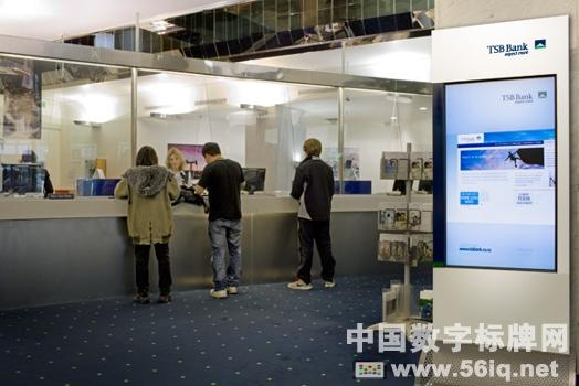 數(shù)字標牌正在將柜員變成銷售的前沿陣地,信息顯示系統(tǒng),多媒體信息發(fā)布系統(tǒng),數(shù)字標牌,數(shù)字告示,digital signage 數(shù)字標牌正在將柜員變成銷售的前沿陣地,信息顯示系統(tǒng),多媒體信息發(fā)布系統(tǒng),數(shù)字標牌,數(shù)字告示,digital signage