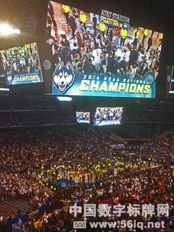 數(shù)字標牌助陣美國NCAA半決賽,信息顯示系統(tǒng),多媒體信息發(fā)布系統(tǒng),數(shù)字標牌,數(shù)字告示,digital signage 數(shù)字標牌助陣美國NCAA半決賽,信息顯示系統(tǒng),多媒體信息發(fā)布系統(tǒng),數(shù)字標牌,數(shù)字告示,digital signage