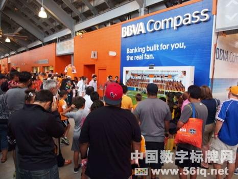 數(shù)字標(biāo)牌互動(dòng)游戲墻亮相BBVA Compass球場(chǎng),多媒體信息發(fā)布系統(tǒng),數(shù)字標(biāo)牌,數(shù)字告示，digital signage