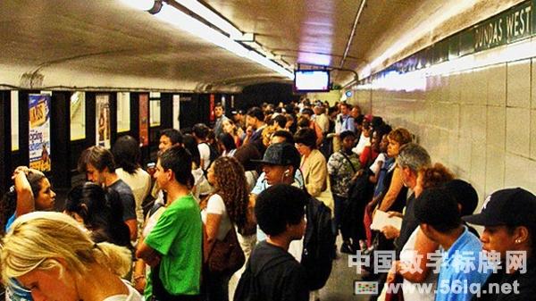 最佳數(shù)字標牌布局：為三種觀眾做的三種設(shè)計,<a href='http://www.jsgfmy.com/webpage/tagsList.aspx?TagId=78'>多媒體信息發(fā)布</a>系統(tǒng),數(shù)字標牌,數(shù)字告示，digital signage