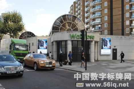 倫敦戶外數(shù)字標牌廣告牌演繹大眾藝術(shù),多媒體信息發(fā)布系統(tǒng),數(shù)字標牌,數(shù)字告示,digital signage 倫敦<a href='http://www.jsgfmy.com/webpage/tagsList.aspx?TagId=1772'>戶外數(shù)字標牌廣告</a>牌演繹大眾藝術(shù),多媒體信息發(fā)布系統(tǒng),數(shù)字標牌,數(shù)字告示,digital signage