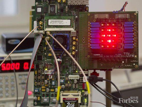 裸眼3D、全視角：激光3D顯示屏將掀起戶外廣告革命,多媒體信息發(fā)布系統(tǒng),數(shù)字標牌,數(shù)字告示，digital signage