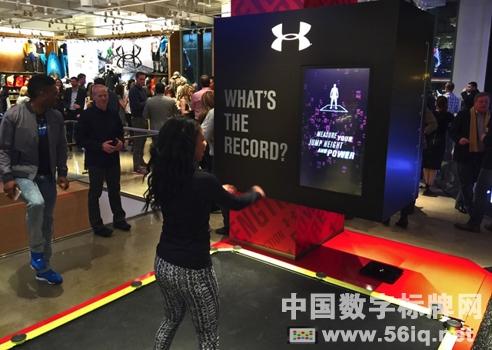 Under Armour在芝加哥新品牌空間使用數(shù)字標(biāo)牌,多媒體信息發(fā)布系統(tǒng),數(shù)字標(biāo)牌,數(shù)字告示，digital signage