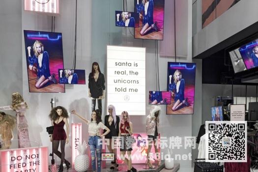 <a href='http://www.jsgfmy.com/webpage/tagsList.aspx?TagId=384'>數(shù)字屏幕</a>裝點(diǎn)時(shí)尚品牌MISSGUIDED旗艦店,多媒體信息發(fā)布系統(tǒng),數(shù)字標(biāo)牌,數(shù)字告示，digital signage