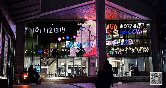 超高透明度玻璃幕墻融入校園建筑,多媒體信息發(fā)布系統(tǒng),數(shù)字標(biāo)牌,數(shù)字告示，digital signage